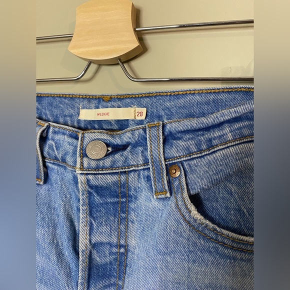 Levi’s Wedgie Jeans - Picture 5 of 9